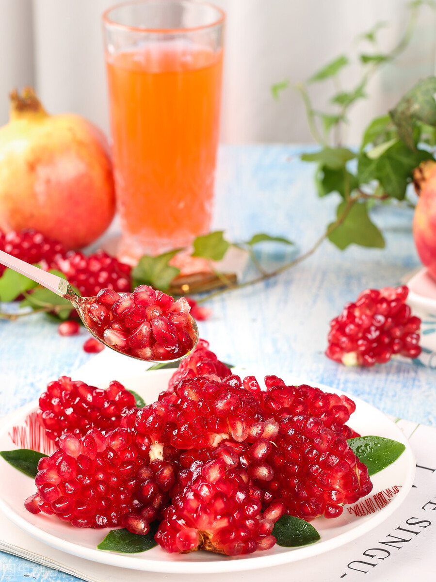 石榴快熟的季节为什么会裂开,石榴成熟时间果子开裂要采摘么