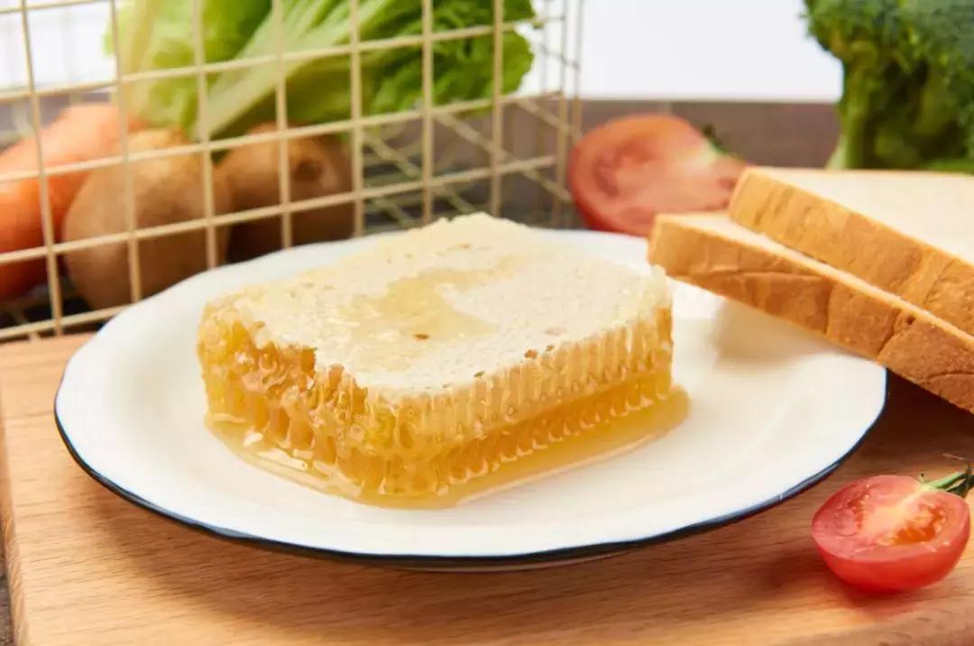 舌尖上的蜂蜜吃法,蜂蜜块嚼着吃推荐