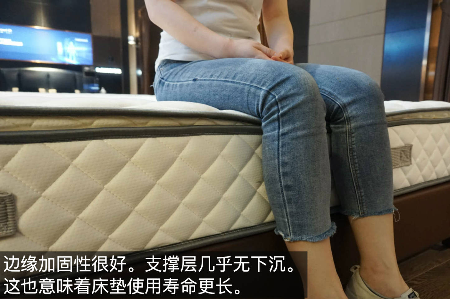 慕思床垫测评:硬床垫中的柔情派,特殊裥花给全身做“按摩”