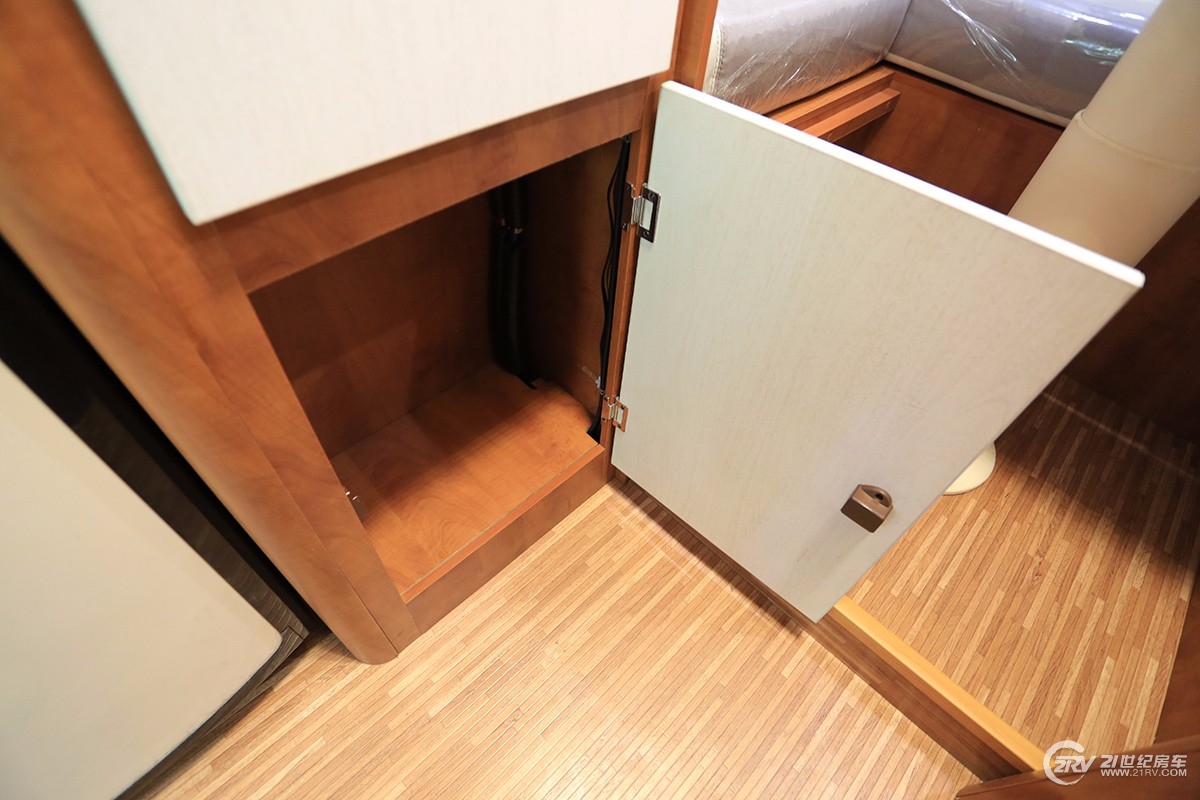 同级别房车谁敢跟它比轻量化！实拍亚特plasy631房车