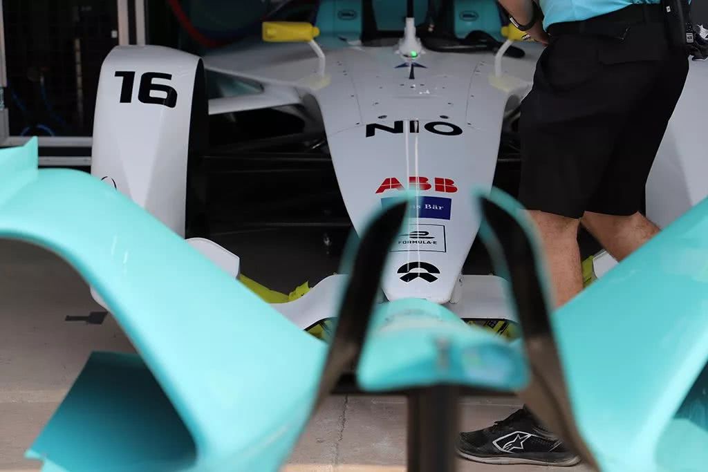 这车空间窄、没空调，只能躺着开，为啥一群男人都想开？