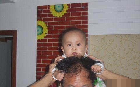 宝宝总是扯头发,宝宝老是扯妈妈头发怎么办