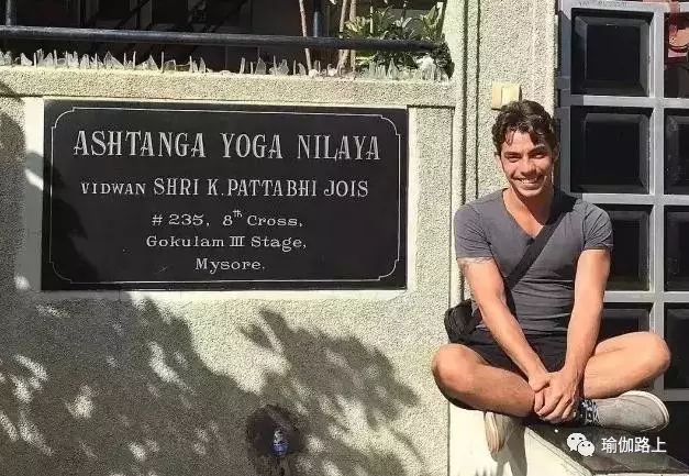 男人裸体瑜伽？一开始我的内心是拒绝的