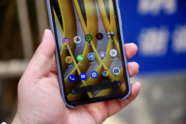 手机的自动亮度失灵了,手机的自动亮度靠什么感应