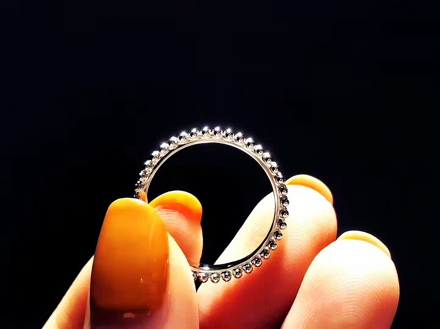 戒指叠戴的搭配图,戒指和手链的正确戴法