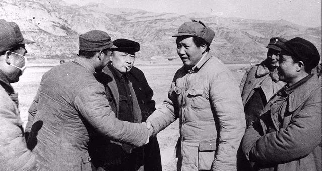 续范亭剖腹自尽，毛主席十分钦佩，去世后毛主席悲痛地说了四个字