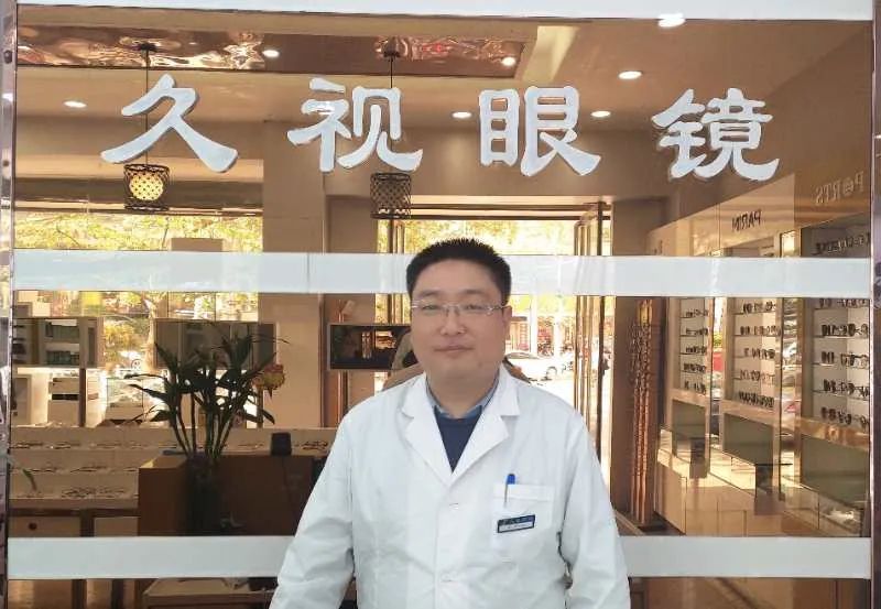 长葛老城创业小伙,长葛一帅哥创业10年开了六家店