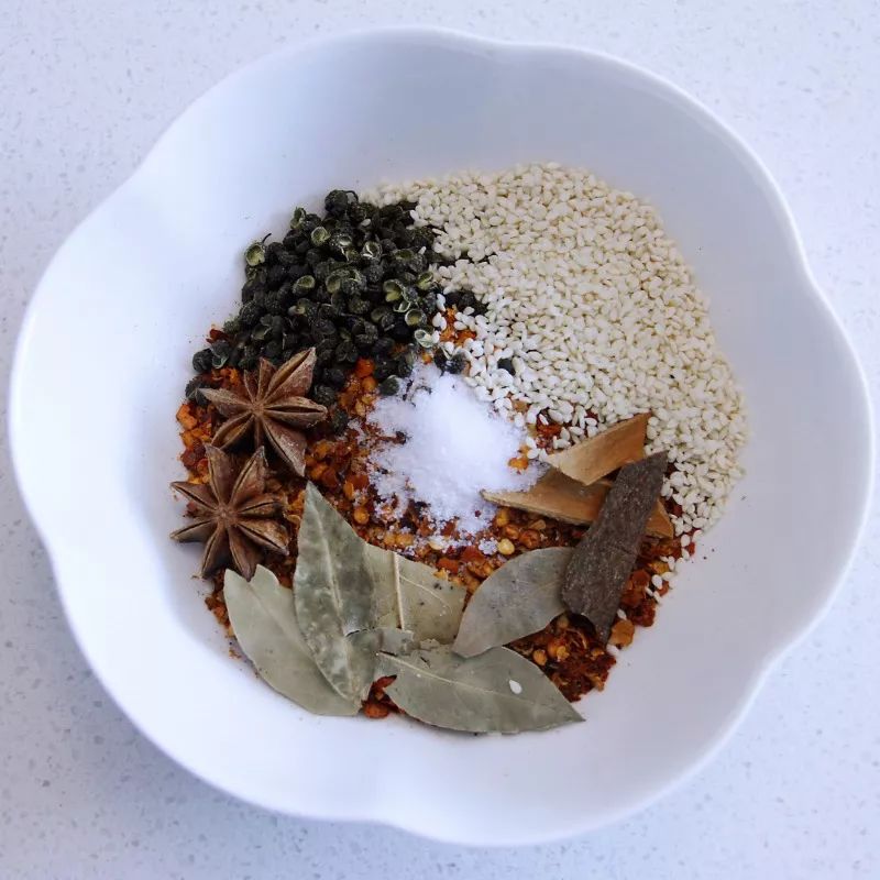 在家自制烧烤邻居家小孩都馋哭了,自己做辣条隔壁小孩都馋哭了