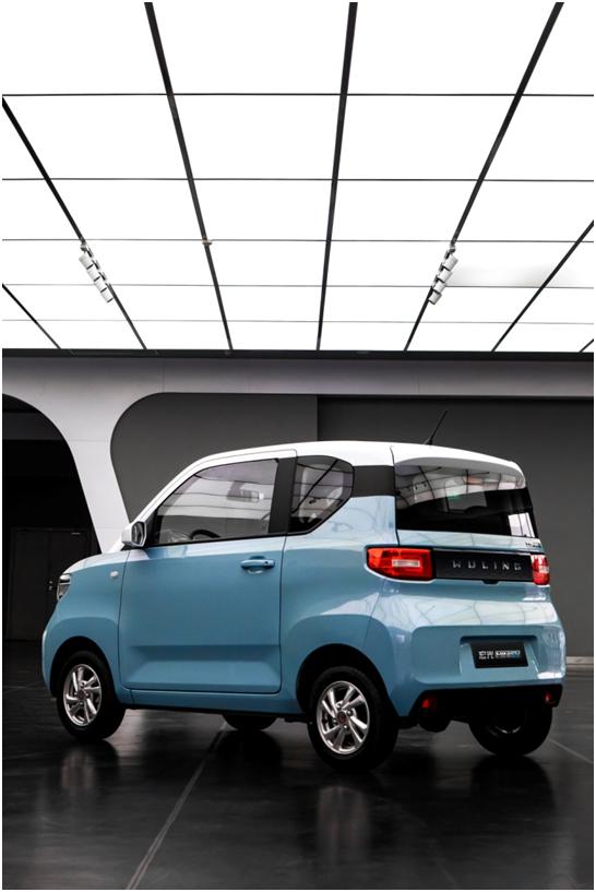 五菱宏光升级马力升到220匹,五菱宏光7座上蓝牌