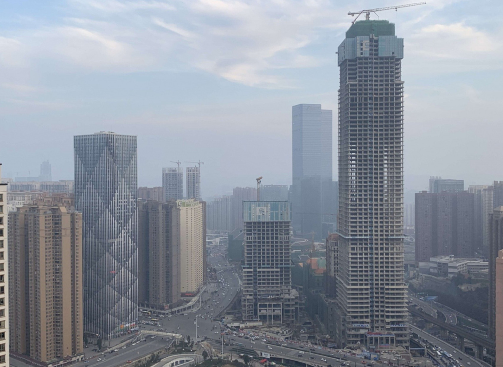 草莽江湖？电梯棚户？超大楼盘花果园，对贵阳年轻人意味着啥？