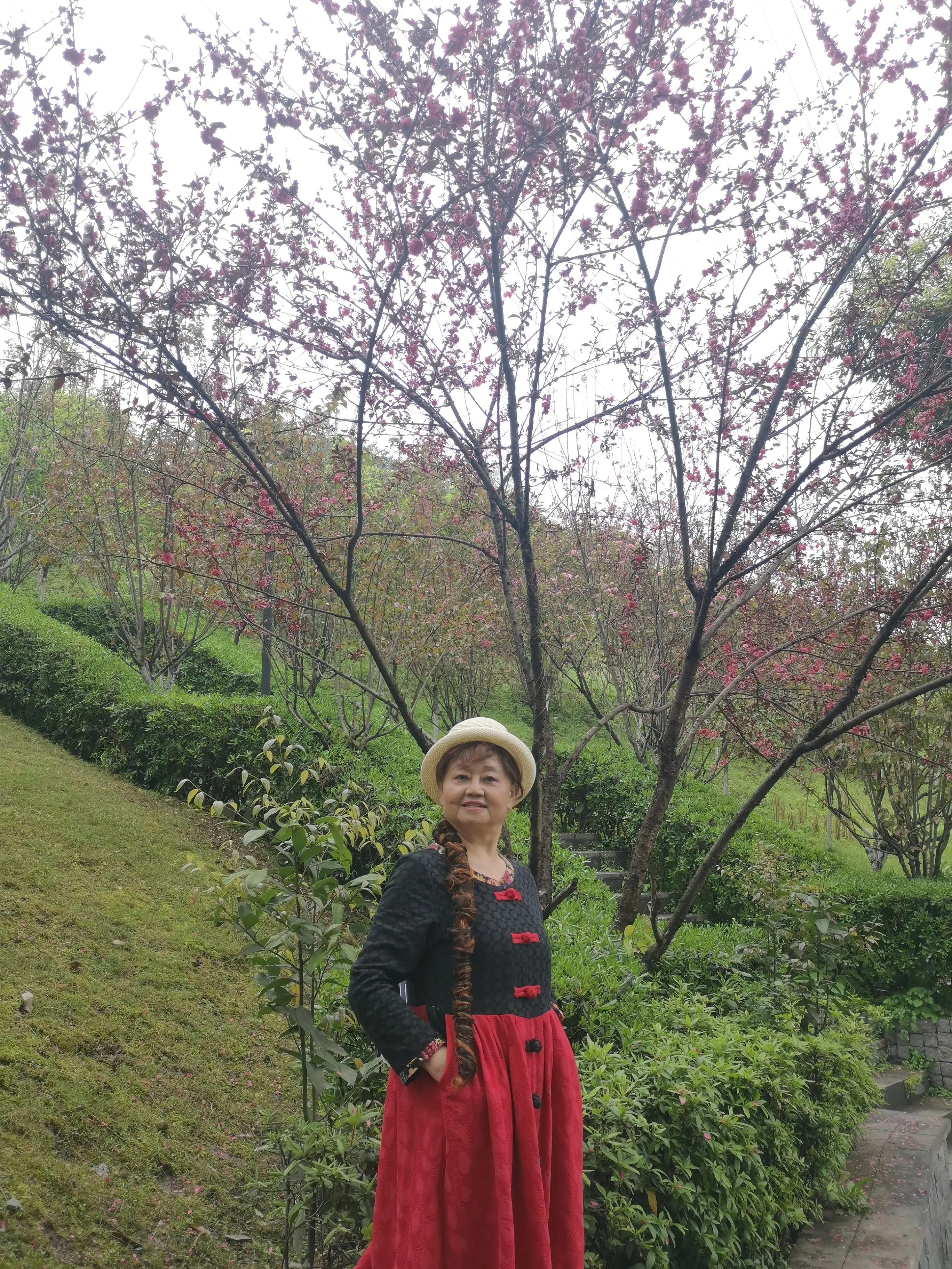 春游和姐妹踏青,春游踏青姐妹拍照