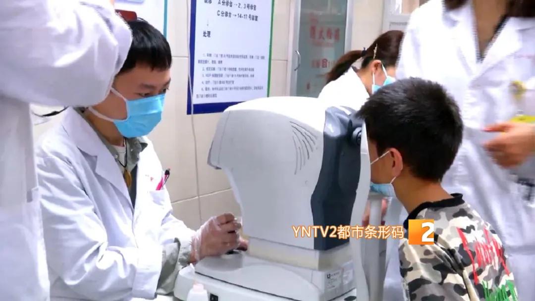 户外活动延缓近视加深,青少年防近视每天户外活动