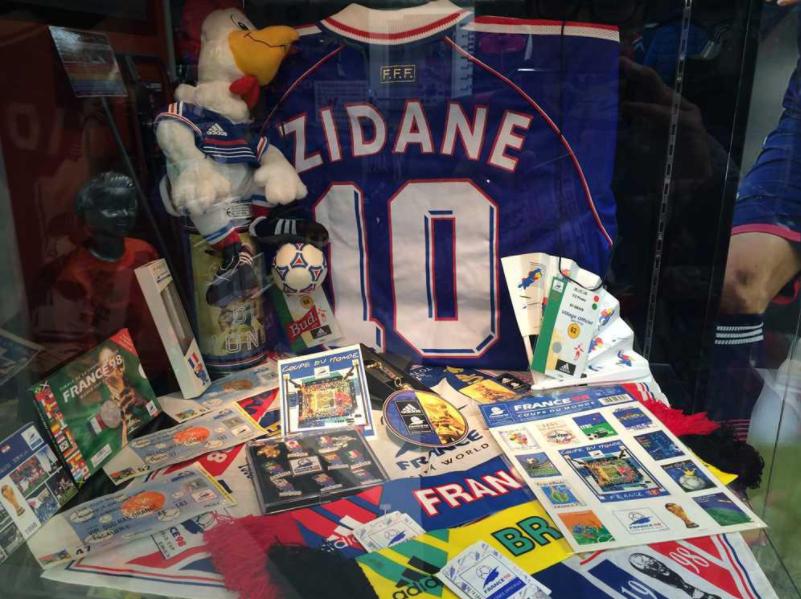 球迷的圣地，日本的足球史记！一部放映机成就的球迷文化——KAMO