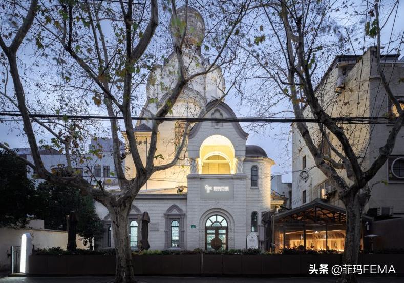 教堂里重生的钢铁建筑，全上海最美的诗歌书店