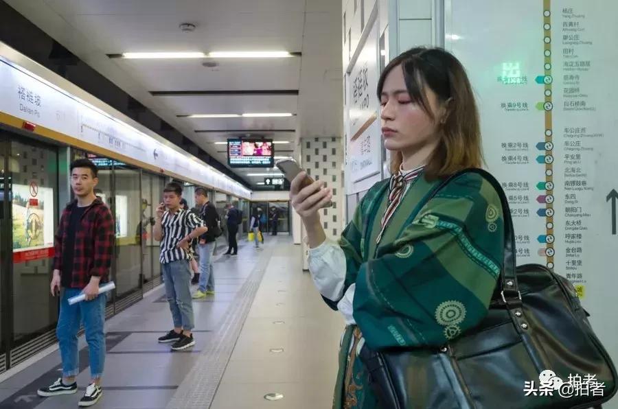 “女装大佬”木木：我更愿意被称作美妆博主