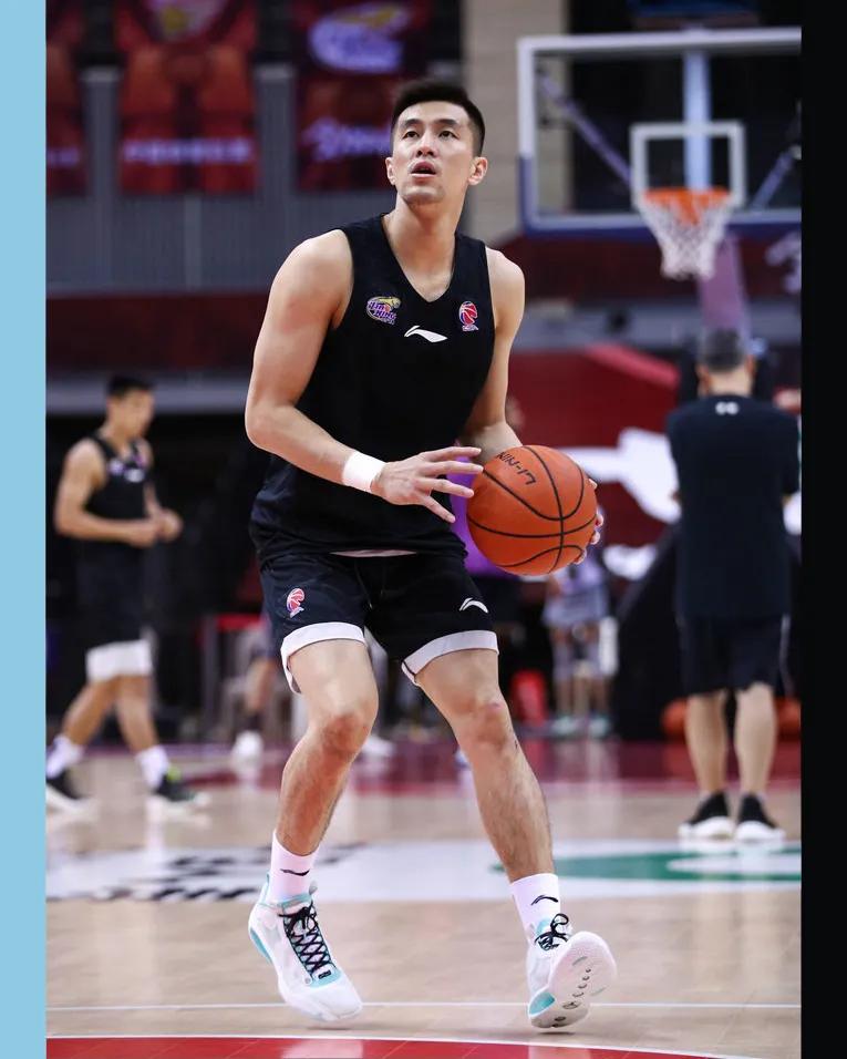 cba今日球鞋上脚一览,今日cba球鞋上脚一览