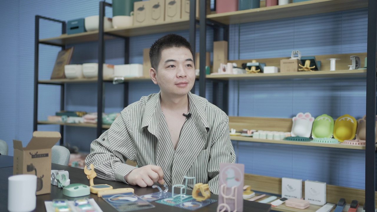 27岁的他曾是流水线工人，如今开网店靠“一招”年入数千万