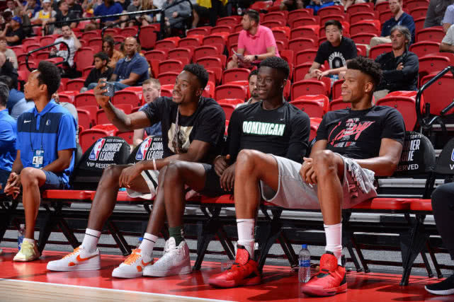 字母哥四兄弟齐聚,字母哥三兄弟同登赛场