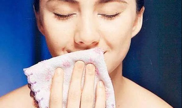 嘴巴起皮唇纹深建议用什么润唇膏,唇膏推荐去唇纹死皮补水