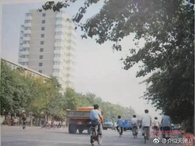 九十年代天津老照片图文,老照片1980年的天津街景