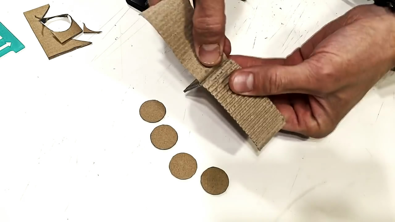 手工制作玩具机器人小视频,纸板机器人手工制作教程