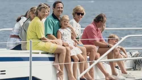 豢养1500位*妇情**，私生子遍布全国，晚年被迫*亡流**海外的西班牙国王