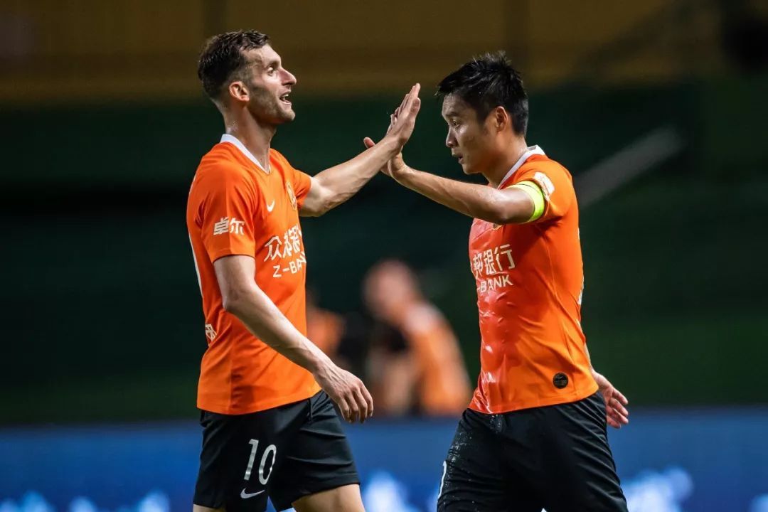武汉卓尔0:5广州恒大,坚韧如钢铁温柔如蝶翼