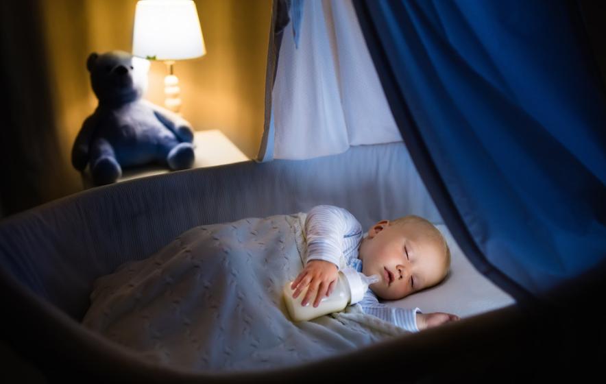 夜奶要戒掉？2岁JoJo喝夜奶640毫升，我是该喂还是不该喂