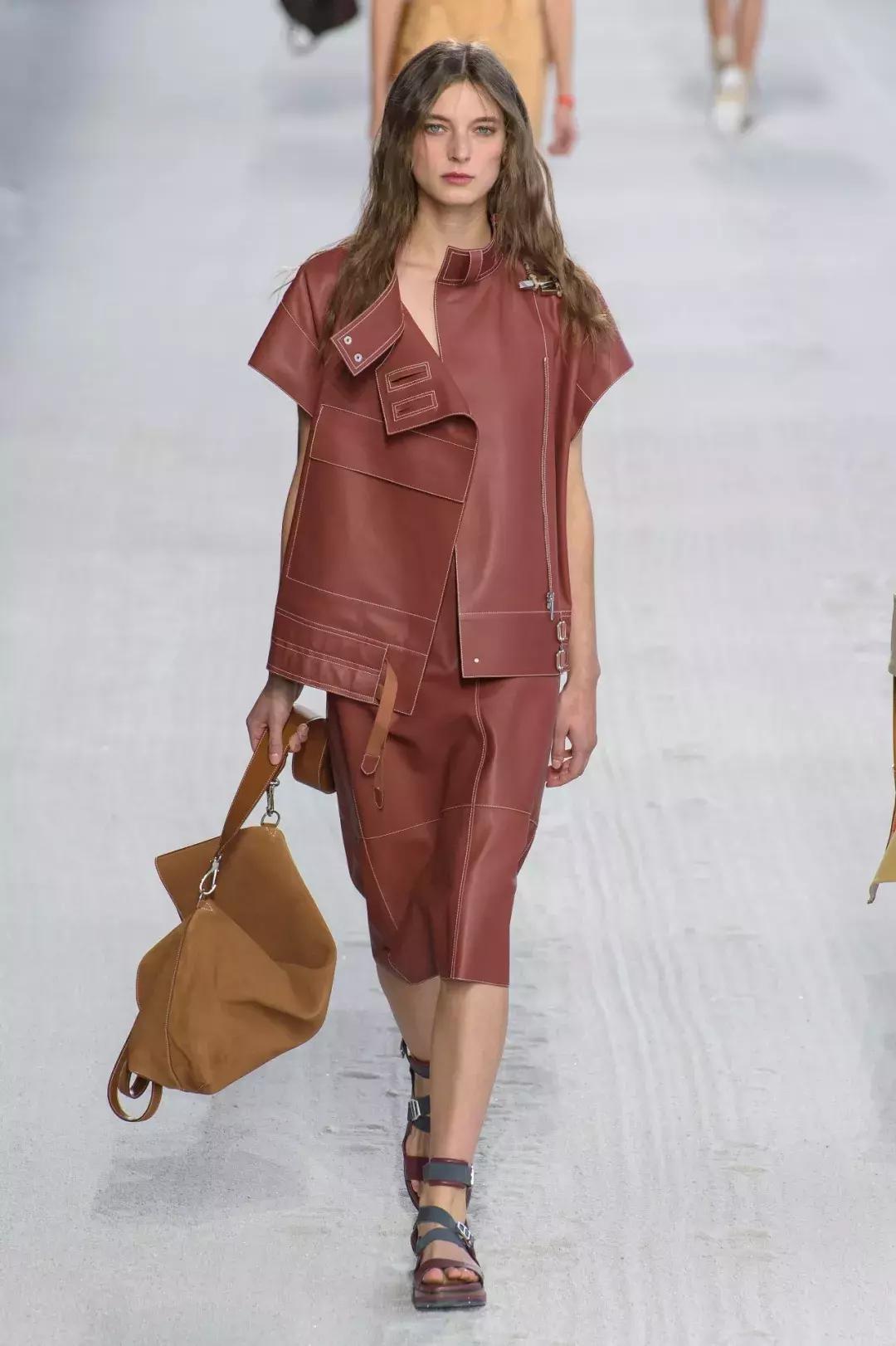 今年爆款皮毛一体女装,高档红色皮毛一体女装新款