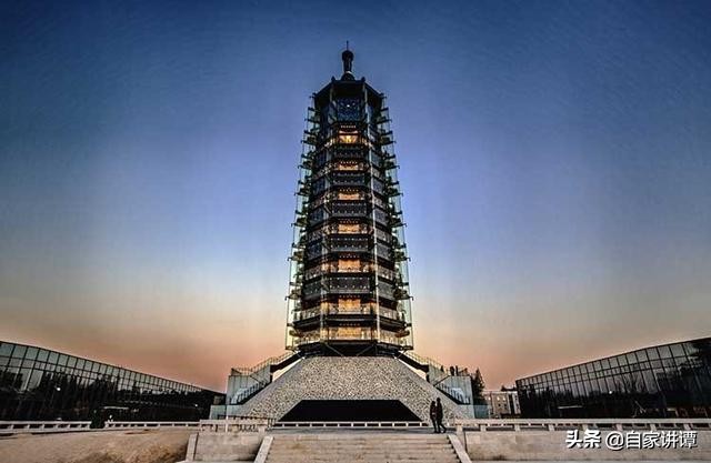 僧为帝,帝亦为僧,数十载衣钵相传,正觉依然皇觉旧