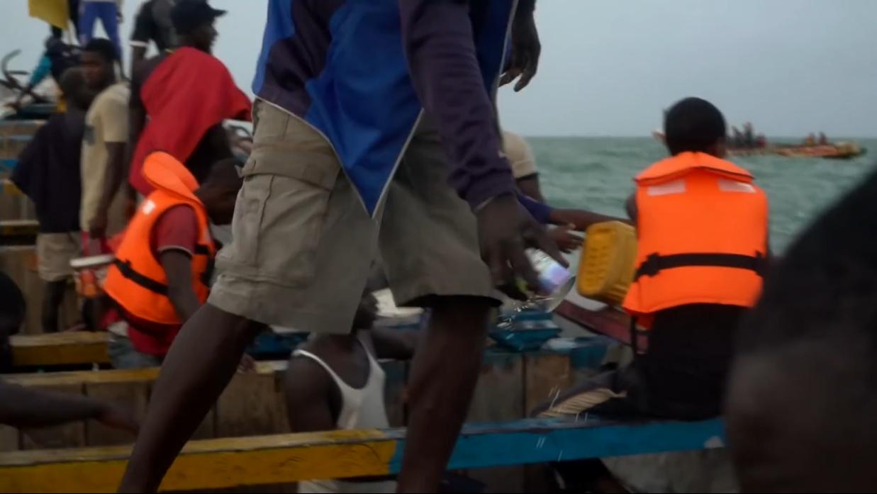 非洲小哥淘来法国二手车开出租，280公里只要47元，但要开12小时