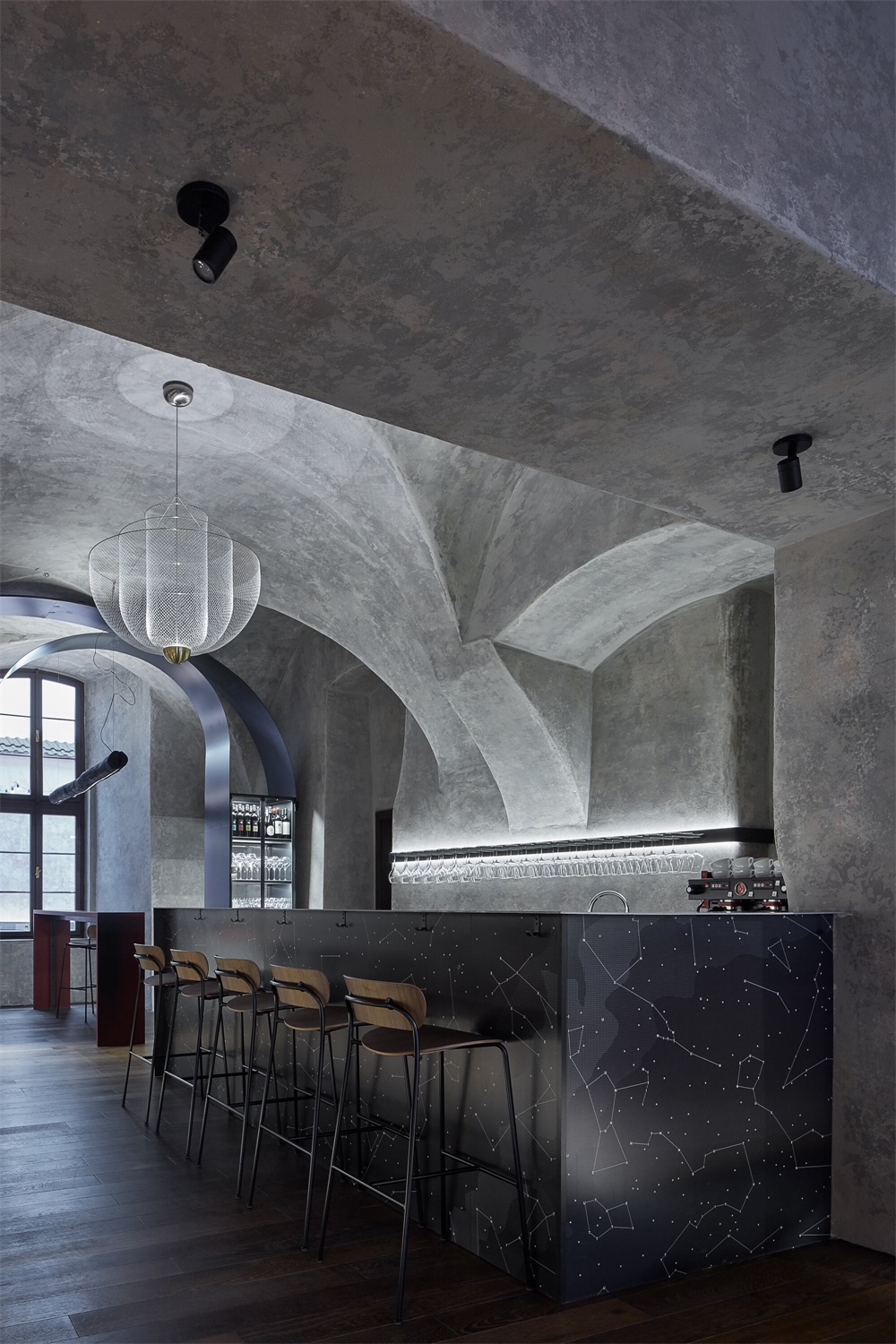 极简时尚酒吧设计案例欣赏,轻奢风大面积酒吧设计