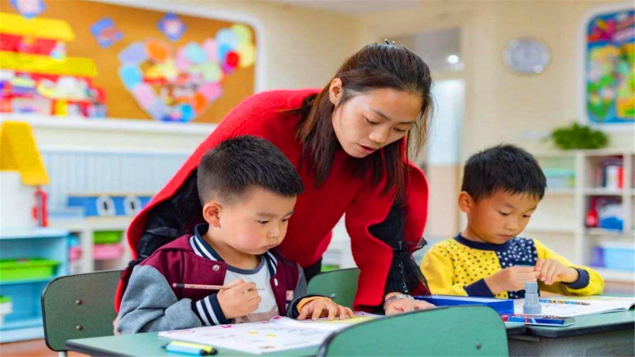 3岁背唐诗有什么好处,3岁多孩子背诗怎么教都不会