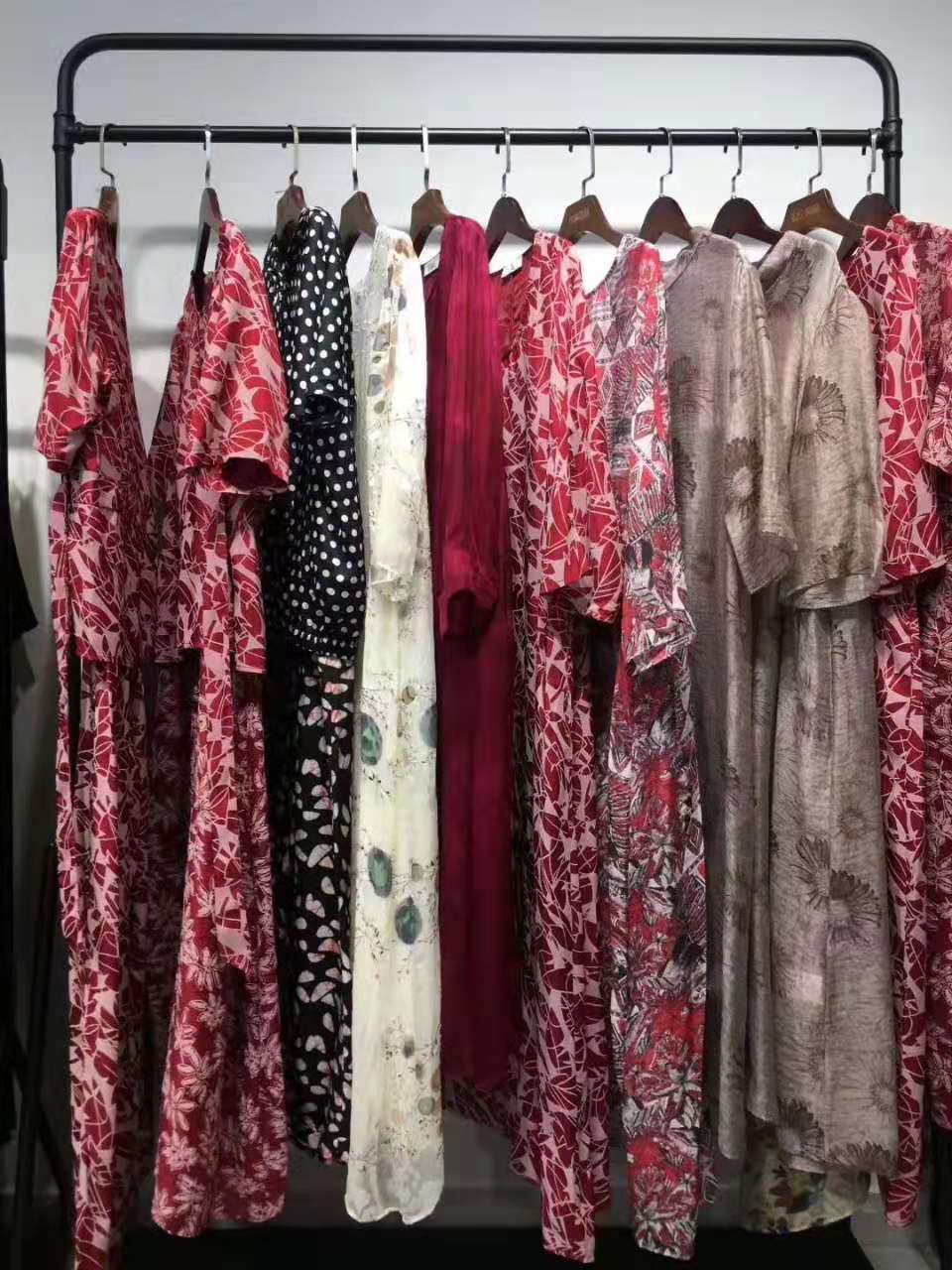 品牌女装折扣店开店技巧,十大女装品牌折扣店加盟推荐