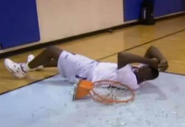 pc耐力篮球板的优点和缺点,室外篮球板用什么板材最好