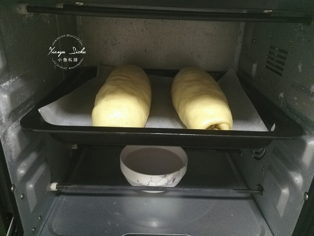 面包这个做法真简单，不用揉出手套膜，满满都是料，咬一口满嘴香