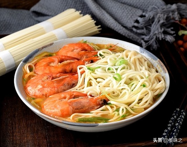最简单热汤面的家常做法,热汤面的家常做法不辣