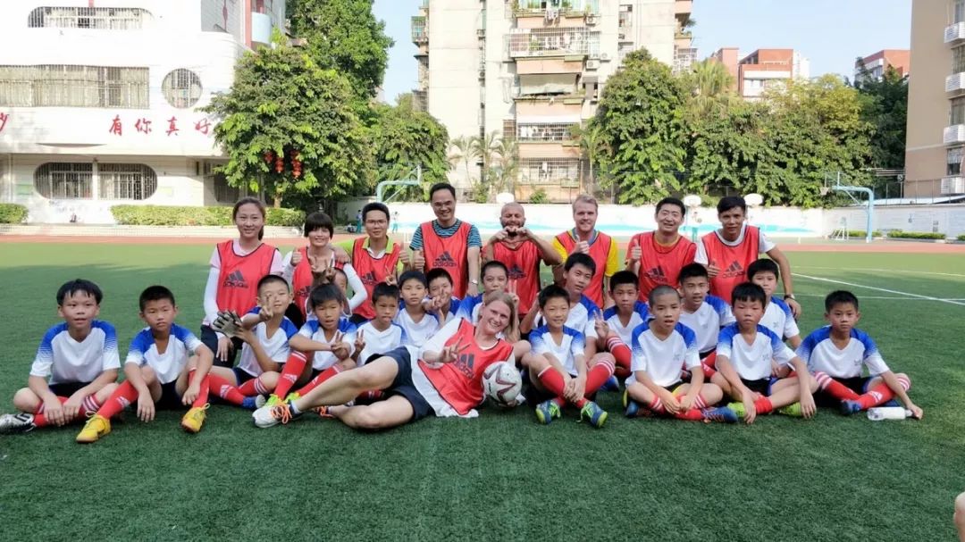 腾飞广州黄埔,热烈祝贺我校获足球特色学校