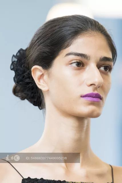 EIGSHOW丨鞠婧祎、李艺彤的仙女春夏妆容能让你美出新高度！