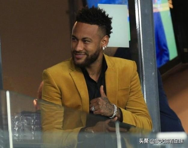 梅西抨击当值主裁判,裁判给梅西黄牌梅西进球回应