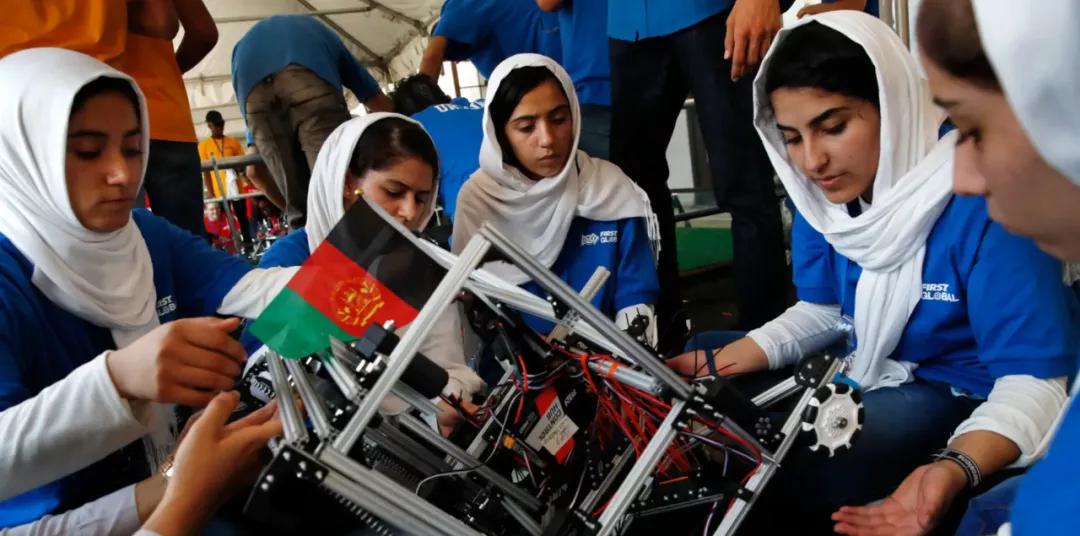 逃离德黑兰的阿富汗女人,逃离阿富汗小女孩