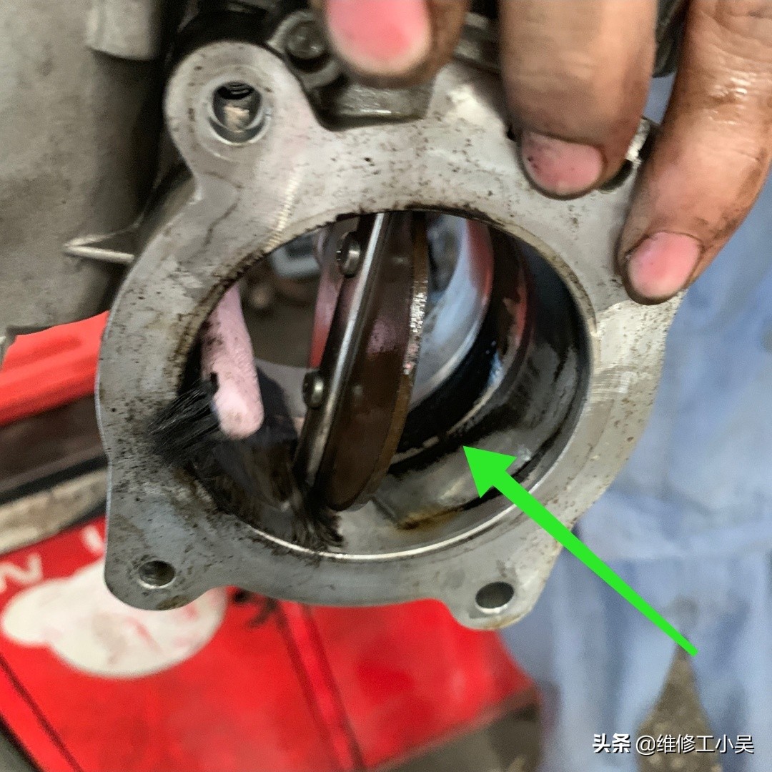 朗逸发动机故障灯亮油耗升高原因,油耗高发动机故障灯亮黄灯