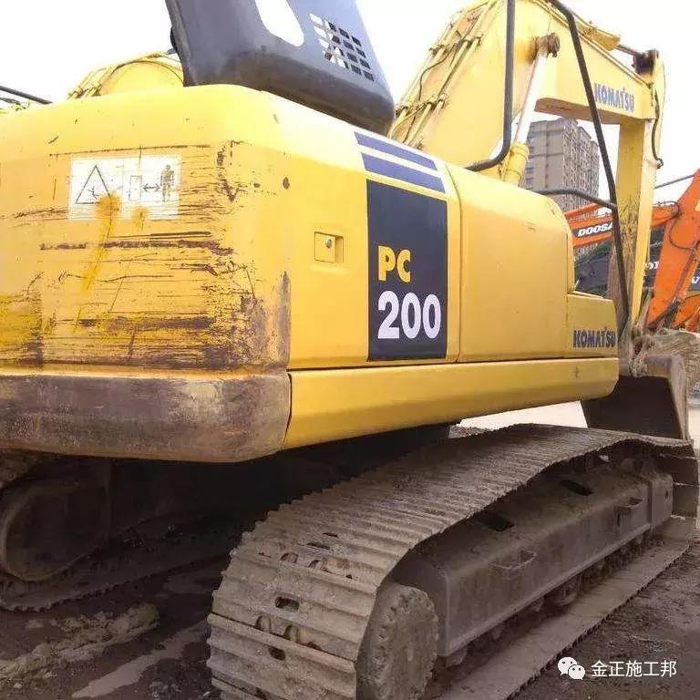 挖掘机斗杆刮花怎么办,挖掘机屁股掉漆