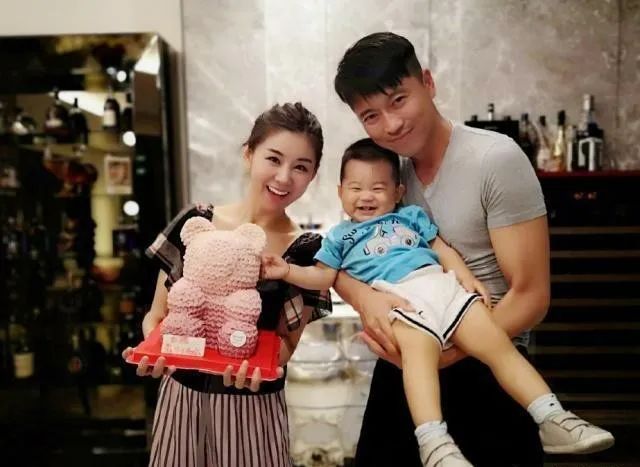 娱乐圈恩爱夫妻,被约定婚后不拍吻戏的李小萌王雷甜到了!