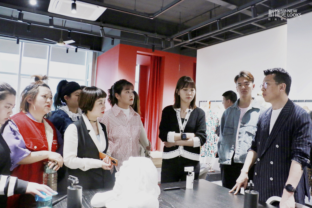 陈列衣服怎样陈列出高级感女装,高级服装陈列技巧