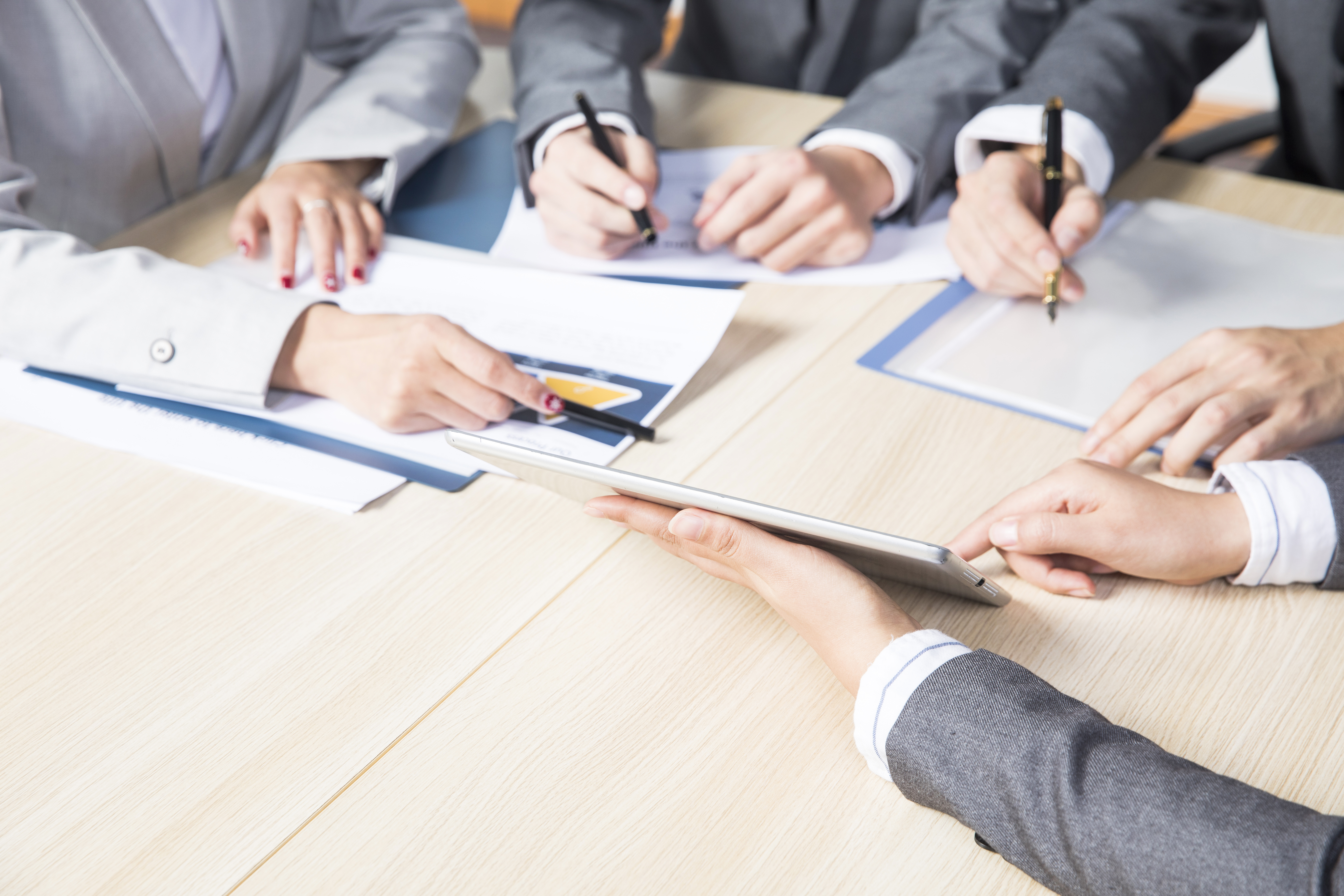 会计专业毕业应聘的岗位有,会计专业毕业就有会计证吗