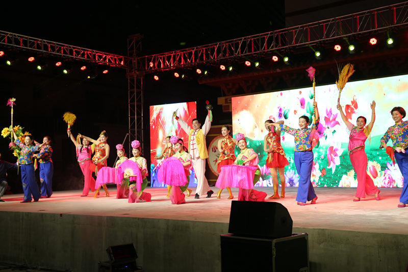 社会就像舞台,社会犹如一条船