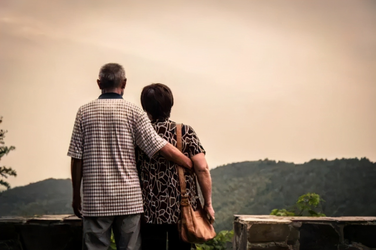 该不该让女儿买房,该不该给女儿买套房子