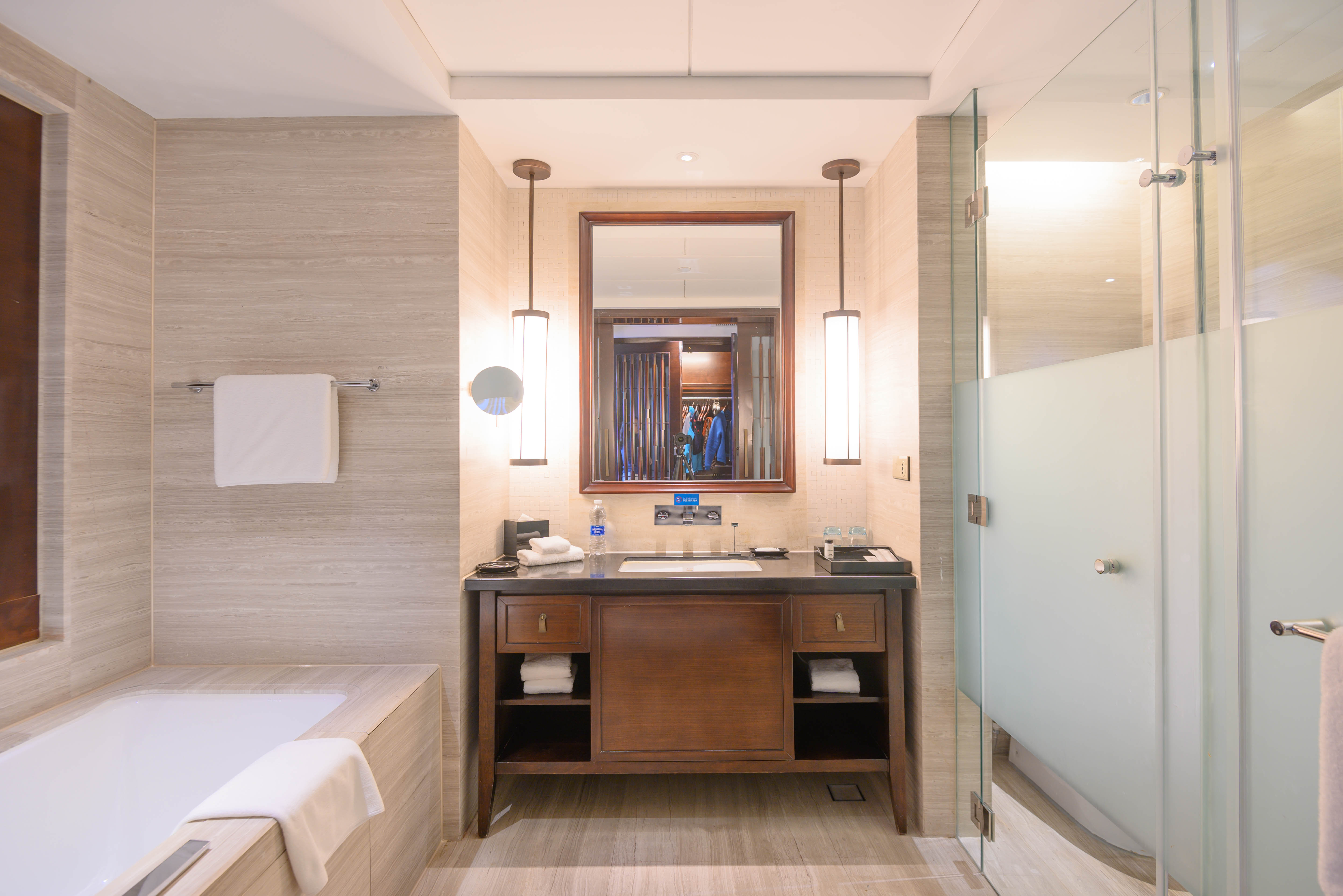 海南不止只有三亚,去万宁玩个冲浪,还有神犬小七拍摄地等着你