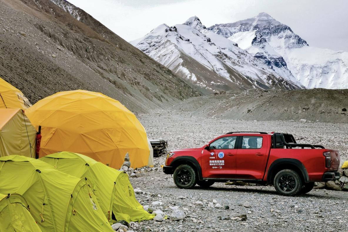 珠穆朗玛峰的高度到底有多高,珠穆朗玛峰8844.43米和8848米哪个对